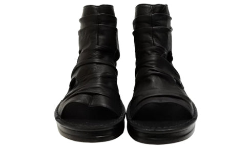 【インコルジェ 4050 ブラック】本革クロスベルトくしゅふわショートブーツサンダル